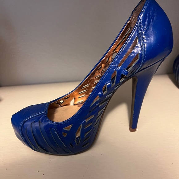 BGBG heels - Picture 3 of 4